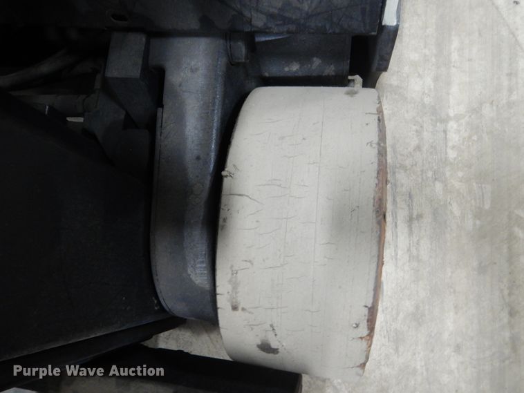 image for item FU9057 Crown RC-3020-30 forklift