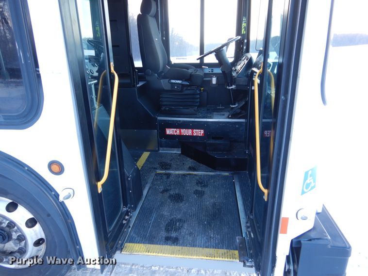 image for item FU9066 2006 New Flyer D40LF coach bus