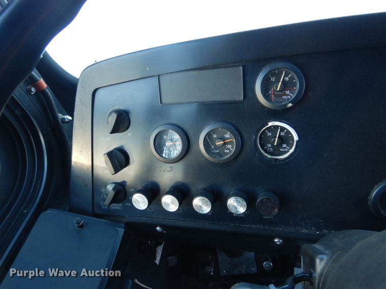 image for item FU9066 2006 New Flyer D40LF coach bus