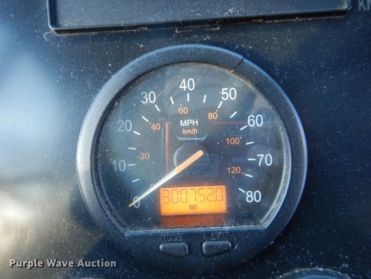 image for item FU9066 2006 New Flyer D40LF coach bus