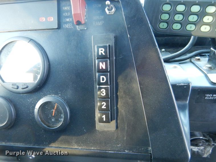 image for item FU9066 2006 New Flyer D40LF coach bus