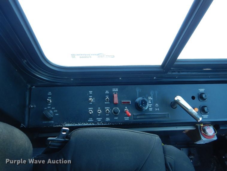 image for item FU9066 2006 New Flyer D40LF coach bus