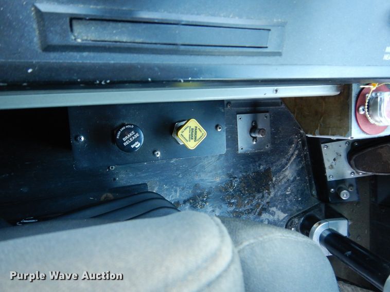 image for item FU9066 2006 New Flyer D40LF coach bus