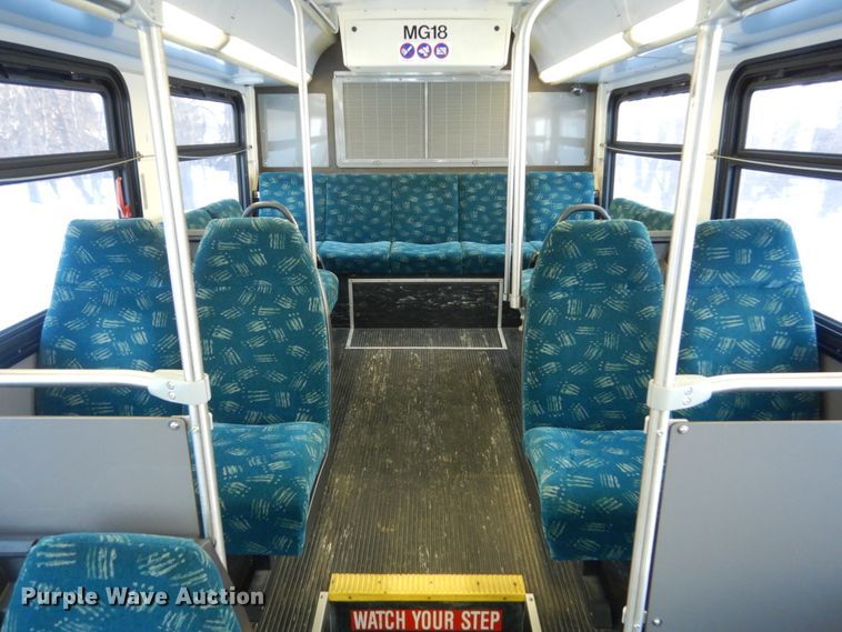 image for item FU9066 2006 New Flyer D40LF coach bus