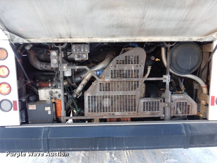 image for item FU9066 2006 New Flyer D40LF coach bus