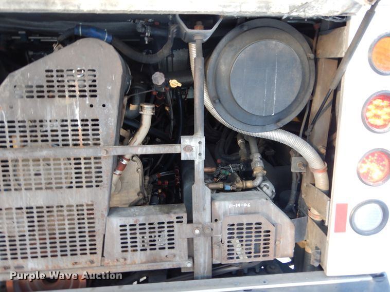 image for item FU9066 2006 New Flyer D40LF coach bus