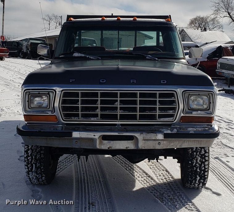 image for item GA9456 1979 Ford F250 flatbed pickup truck