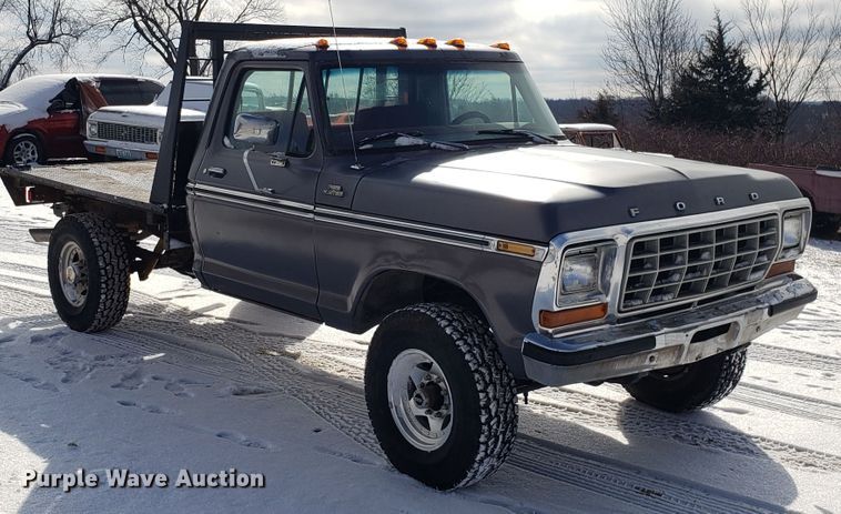 image for item GA9456 1979 Ford F250 flatbed pickup truck