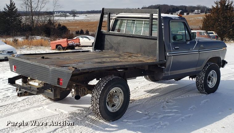 image for item GA9456 1979 Ford F250 flatbed pickup truck