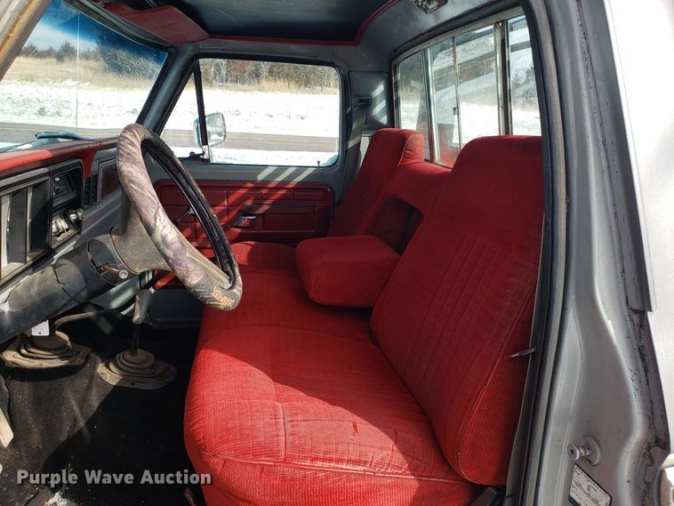 image for item GA9456 1979 Ford F250 flatbed pickup truck