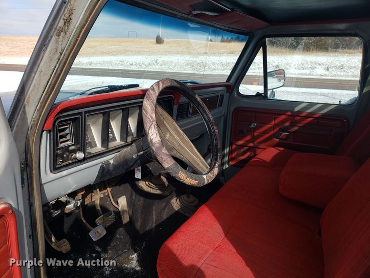 image for item GA9456 1979 Ford F250 flatbed pickup truck