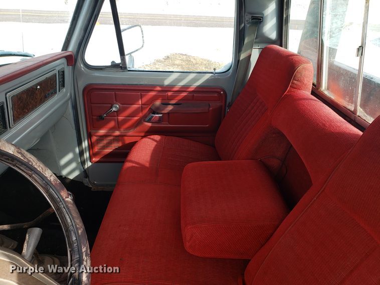 image for item GA9456 1979 Ford F250 flatbed pickup truck