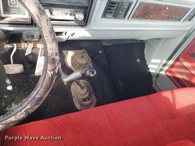 image for item GA9456 1979 Ford F250 flatbed pickup truck