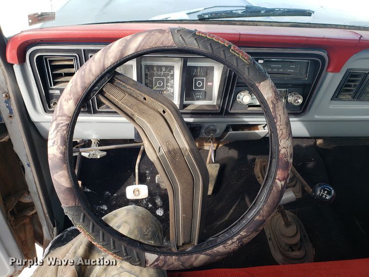 image for item GA9456 1979 Ford F250 flatbed pickup truck