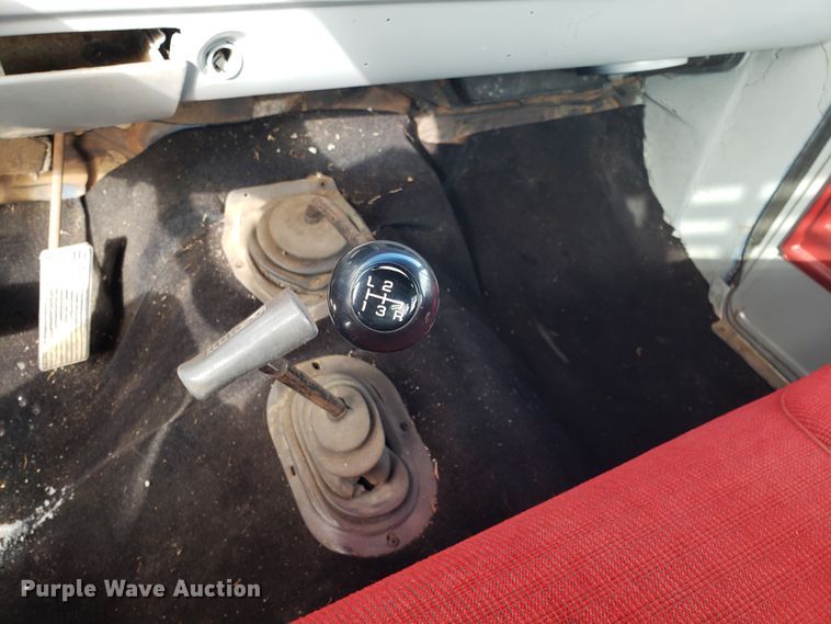 image for item GA9456 1979 Ford F250 flatbed pickup truck