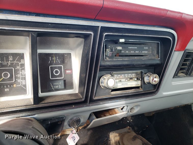 image for item GA9456 1979 Ford F250 flatbed pickup truck