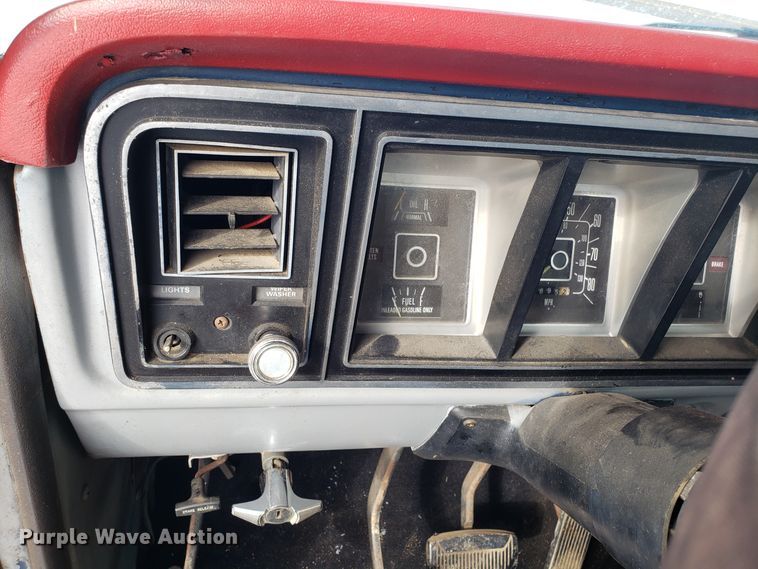 image for item GA9456 1979 Ford F250 flatbed pickup truck