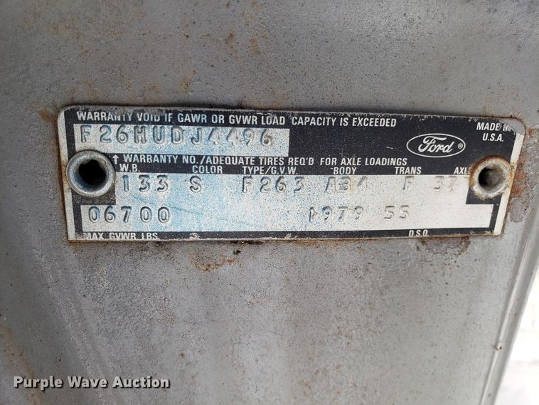 image for item GA9456 1979 Ford F250 flatbed pickup truck