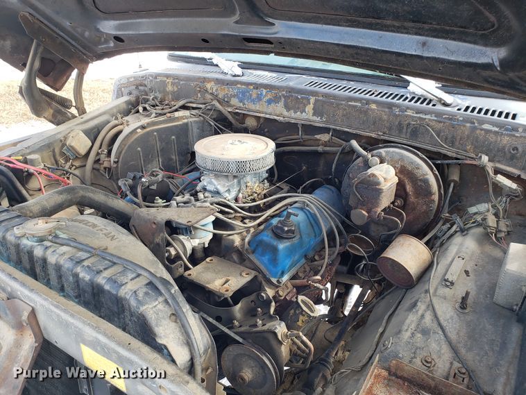 image for item GA9456 1979 Ford F250 flatbed pickup truck