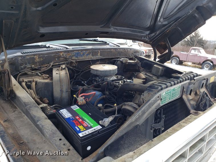 image for item GA9456 1979 Ford F250 flatbed pickup truck