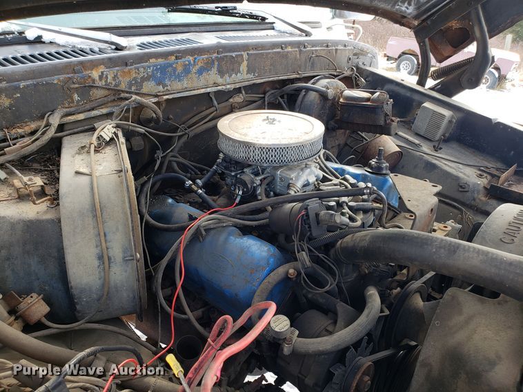 image for item GA9456 1979 Ford F250 flatbed pickup truck