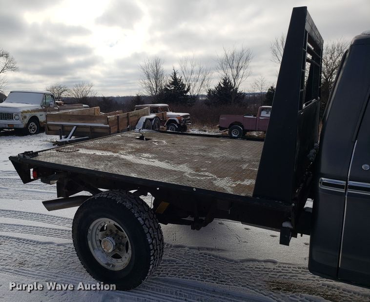image for item GA9456 1979 Ford F250 flatbed pickup truck