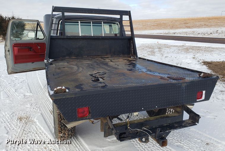 image for item GA9456 1979 Ford F250 flatbed pickup truck