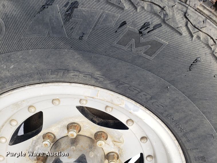 image for item GA9456 1979 Ford F250 flatbed pickup truck