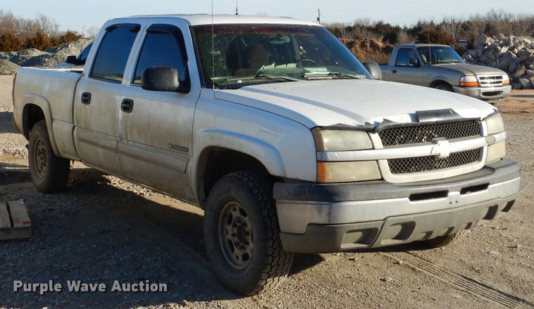 image for item GB9622 2003 Chevrolet Silverado 1500HD Crew Cab pickup truck