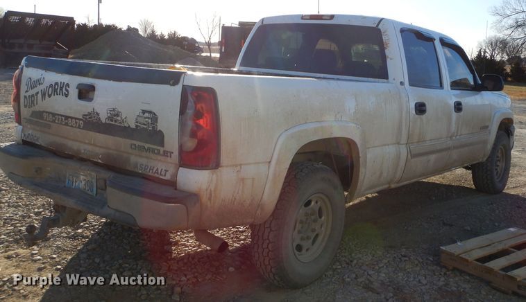 image for item GB9622 2003 Chevrolet Silverado 1500HD Crew Cab pickup truck