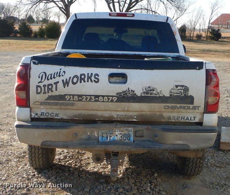 image for item GB9622 2003 Chevrolet Silverado 1500HD Crew Cab pickup truck