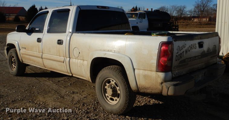 image for item GB9622 2003 Chevrolet Silverado 1500HD Crew Cab pickup truck