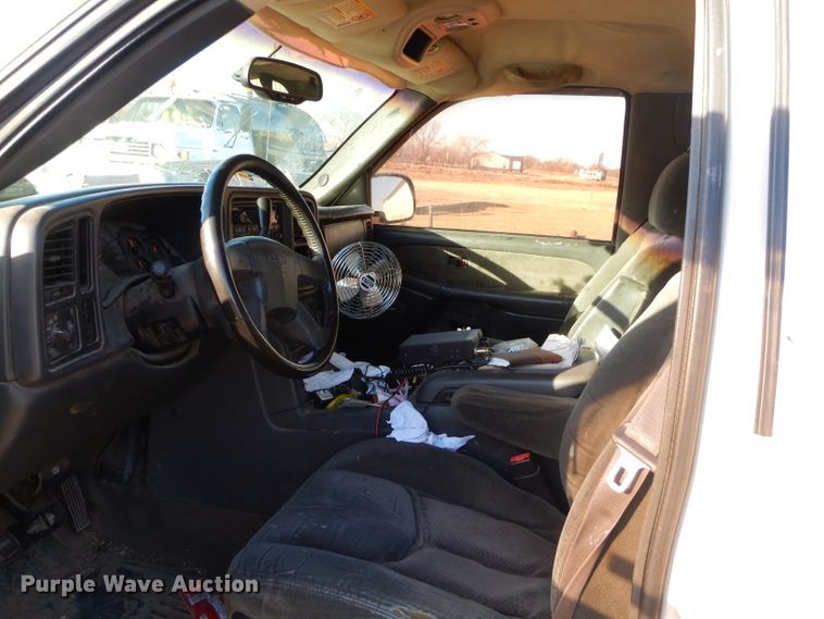 image for item GB9622 2003 Chevrolet Silverado 1500HD Crew Cab pickup truck