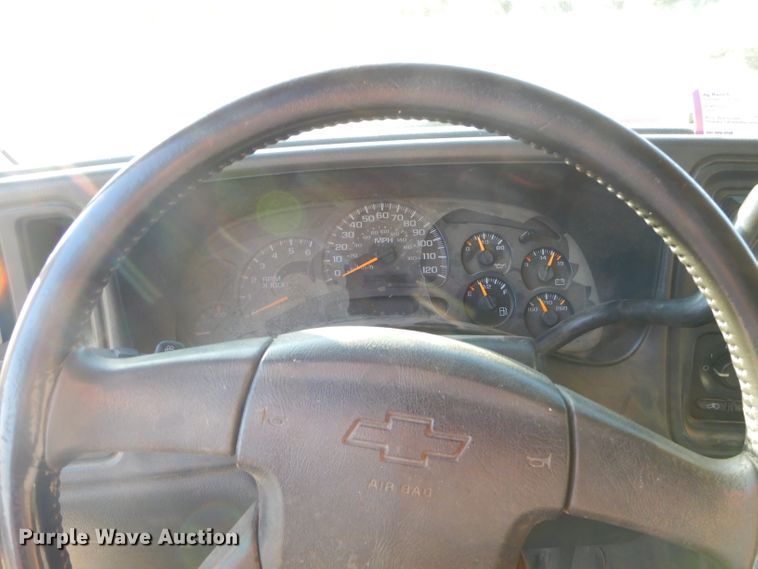 image for item GB9622 2003 Chevrolet Silverado 1500HD Crew Cab pickup truck