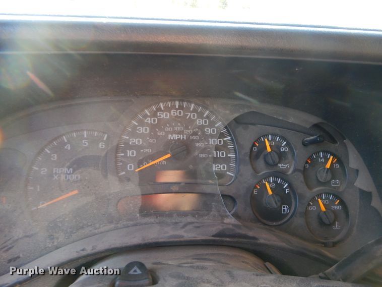 image for item GB9622 2003 Chevrolet Silverado 1500HD Crew Cab pickup truck