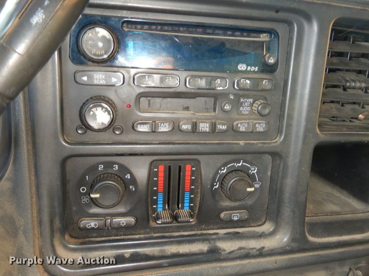 image for item GB9622 2003 Chevrolet Silverado 1500HD Crew Cab pickup truck