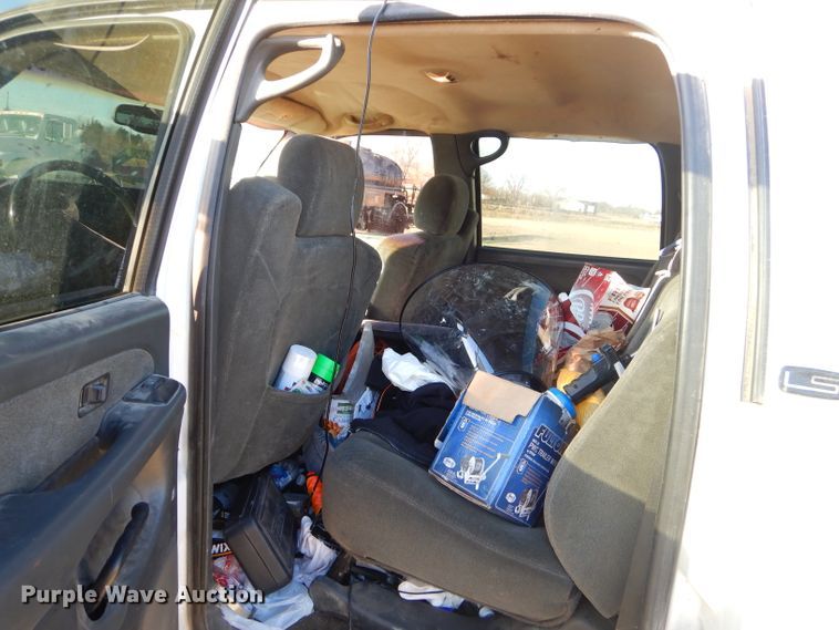 image for item GB9622 2003 Chevrolet Silverado 1500HD Crew Cab pickup truck