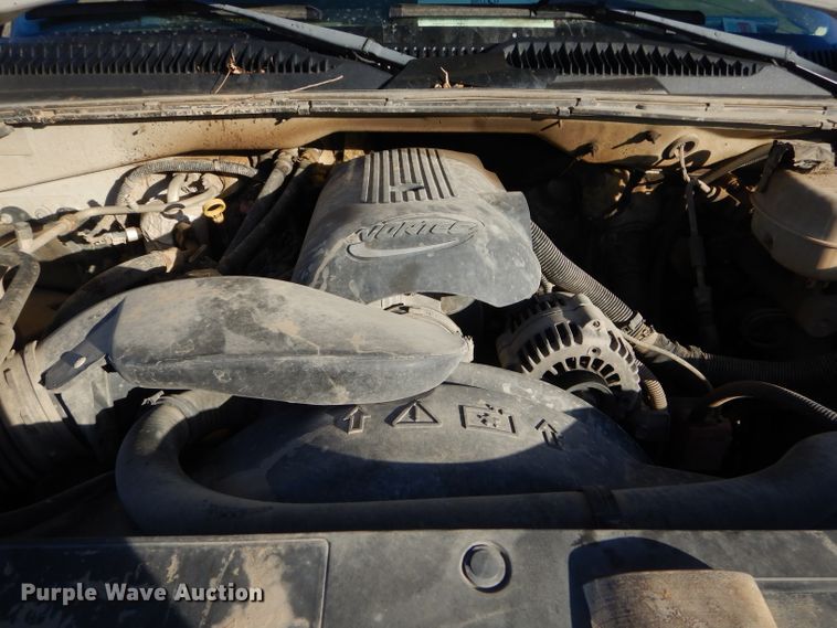 image for item GB9622 2003 Chevrolet Silverado 1500HD Crew Cab pickup truck