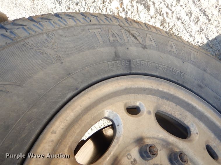 image for item GB9622 2003 Chevrolet Silverado 1500HD Crew Cab pickup truck