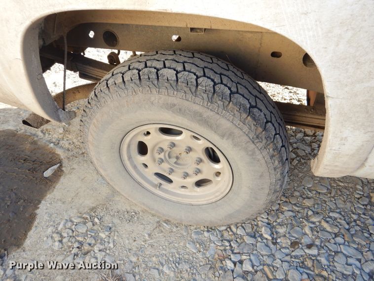 image for item GB9622 2003 Chevrolet Silverado 1500HD Crew Cab pickup truck