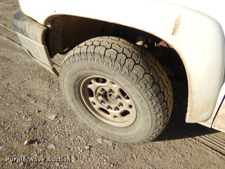 image for item GB9622 2003 Chevrolet Silverado 1500HD Crew Cab pickup truck