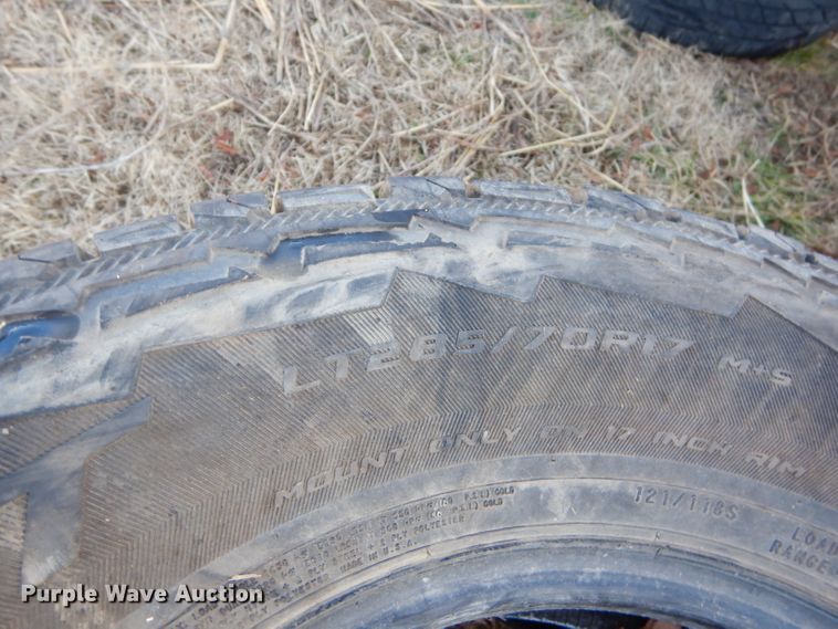 image for item GB9624 Approximately 200 tires