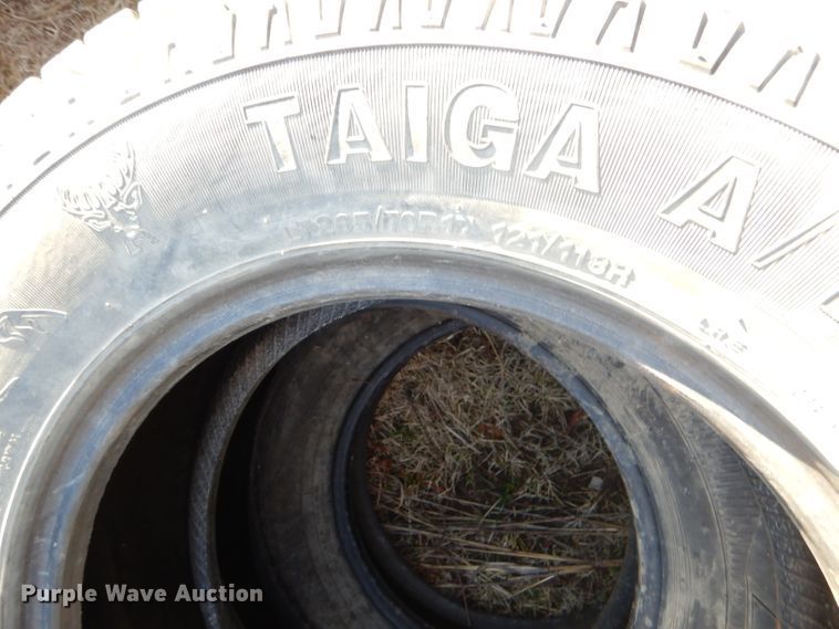 image for item GB9624 Approximately 200 tires