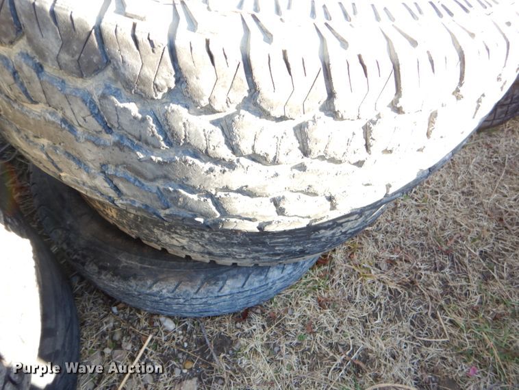 image for item GB9624 Approximately 200 tires