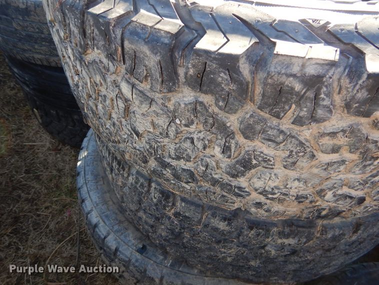 image for item GB9624 Approximately 200 tires