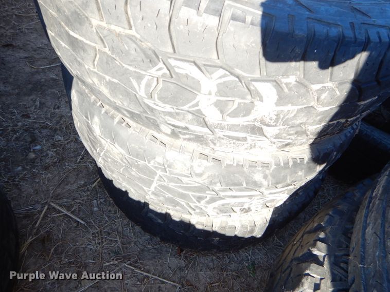 image for item GB9624 Approximately 200 tires