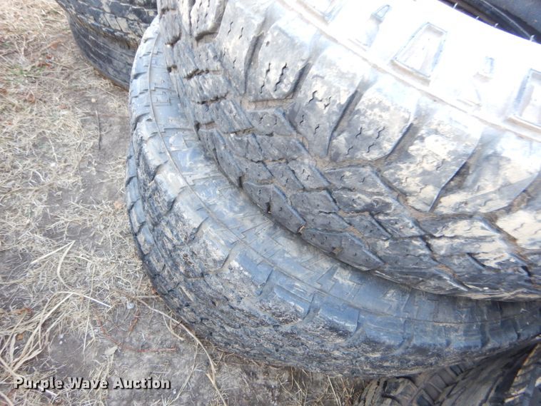 image for item GB9624 Approximately 200 tires