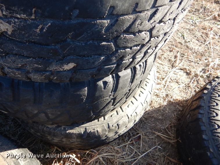 image for item GB9624 Approximately 200 tires
