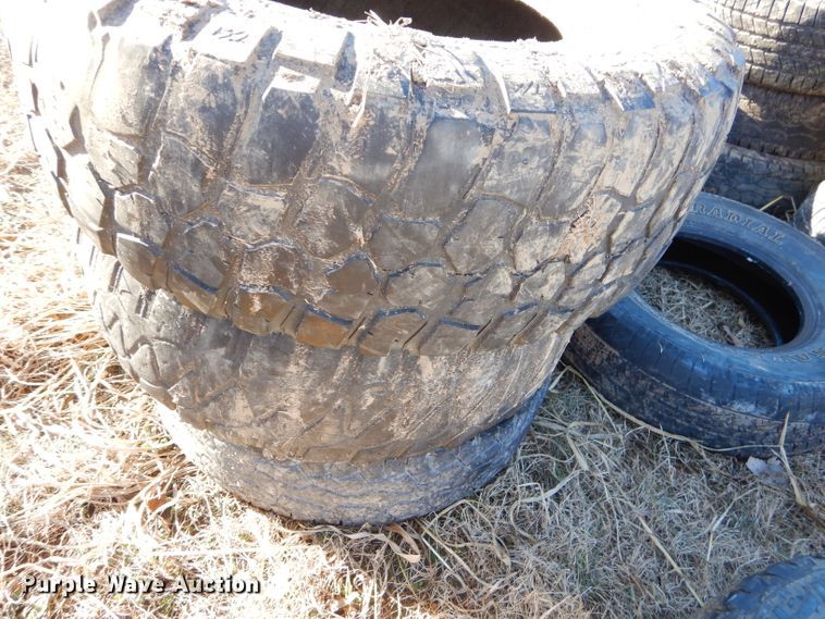 image for item GB9624 Approximately 200 tires