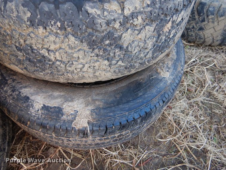 image for item GB9624 Approximately 200 tires
